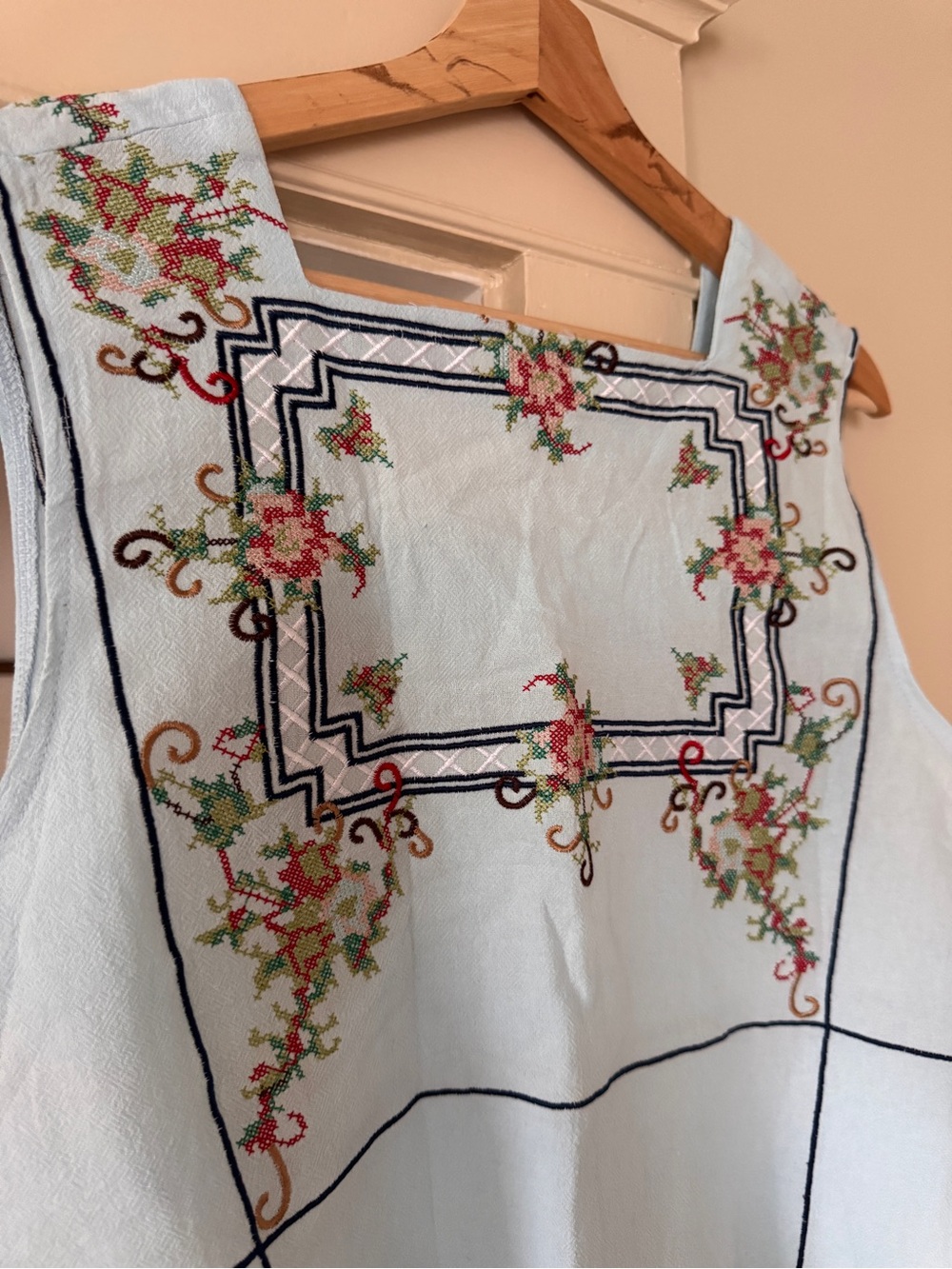 Light Blue Embroidered Floral Sleeveless Tie-Side Top - Picture 4 of 5